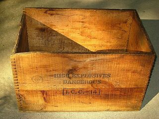 Vintage DUPONT Explosives RED CROSS CRATE 50 lb Extra Dynamite I.  C.  C.  14 Wood Box 2