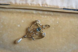 FINE ANTIQUE 9 CT GOLD AQUAMARINE & SEED PEARL LAVALIER PENDANT BROOCH 5 X 2.  5CM 6