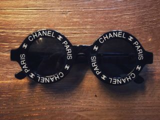 Chanel Black Round Vintage Circle Logo 1993 Sunglasses 01944 Runway Rare Iconic