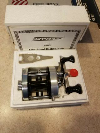 Pflueger 2800 RARE Fishing Reel 2