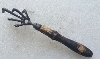 Antique Vintage Garden Hand Claw Cultivation Tool Cast Iron Wood Handle 5 Tine