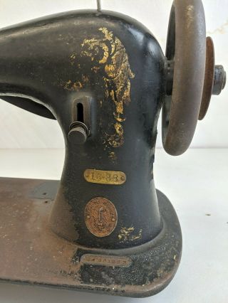 Vintage SINGER 16 - 88 Industrial Strength HEAVY DUTY Sewing Machine 6