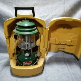 Vintage Coleman 5/82 Lantern 220k With 6/82 Clamshell Case