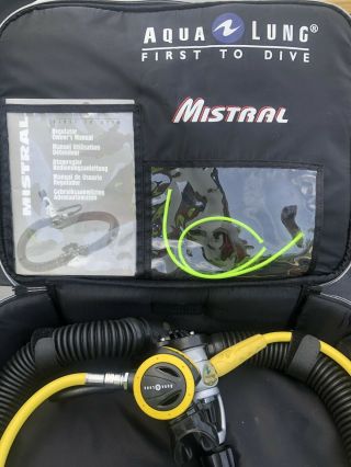 Aqua Lung Mistral - - a modern double hose regulator - - US Divers - - Vintage Scuba 2