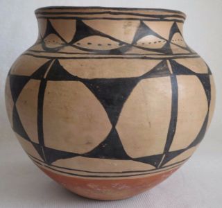 Antique Santo Domingo Indian Olla 1890 - 1910 With Unusual Star Decoration Pottery