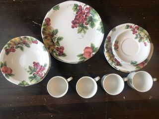 Royal Doulton Vintage Grape 20 - Piece Set