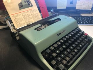 VINTAGE OLIVETTI UNDERWOOD LETTERA 32 PORTABLE TYPEWRITER 5