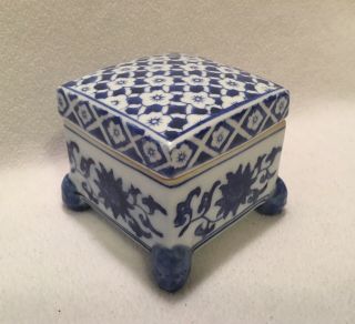 Antique Chinese Footed Blue White Floral Porcelain Box Hsiao Tsung Mark