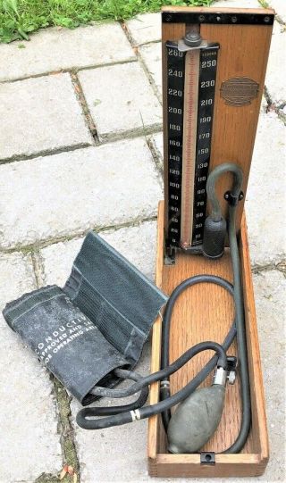 Vintage U.  S.  Army Military Wwii Field Baumanometer Blood Pressure Cuff Oak Box