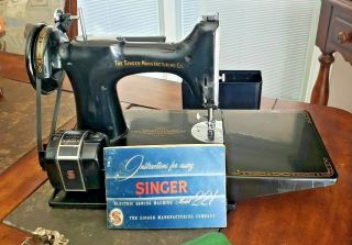 Vintage Singer 1954 Model 221 Featherweight Sewing Machine W/accessories