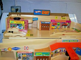 VINTAGE 1979 MATTEL HOT WHEELS STO AND GO SERVICE CENTER FOLDING PLAYSET 4