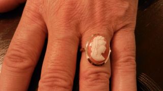 18 K European Cameo Ring