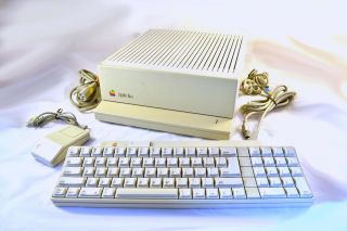 Vintage Apple Iigs A2s6010 W/ Keyboard,  Mouse,  Box,  Manuals,  Memory Expansion