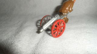 BARCLAY MANOIL WW1 NOS UNPLAYED WITH LEAD SOLDIER PULLING HOWITZER 2
