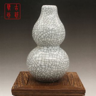 Chinese Old Hand - Made Gracked Glaze Porcelain Gourd Shape Vase B02