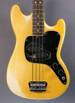 Vintage 1976 Fender Musicmaster Bass (135)