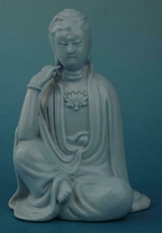 Chinese Old Hand Carved Porcelain Guanyin Statue B02