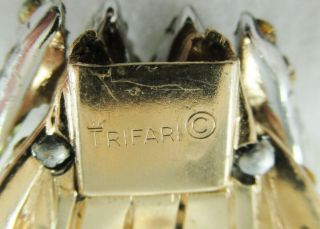 Signed Trifari w/Original Tag Yellow & Clear Pave Rhinestone Leaf Bracelet Vintg 9