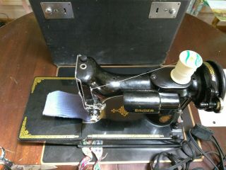Circa 1950 vintage Singer Featherweight 221 - 1 sewing machine w case 12