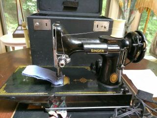 Circa 1950 vintage Singer Featherweight 221 - 1 sewing machine w case 2