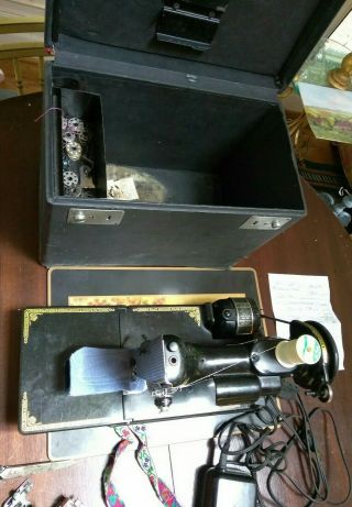 Circa 1950 vintage Singer Featherweight 221 - 1 sewing machine w case 5