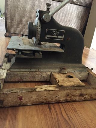 VINTAGE PERMA PRODUCTS MODEL 4 STAMPING MACHINE in CASE 1/8” FONT 4