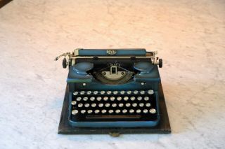 Vintage Royal Typewriter Model ' P ' With Case - Blue 2
