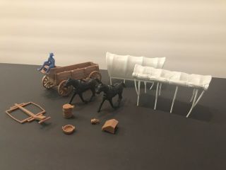 Classic Toy Soldiers/marx Re - Issue Brown Covered Wagon Horses With Beige Cover