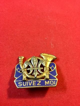 Vintage A.  H.  Dondero Washington,  Dc “suivez Moi” Enamel And Brass Pin,  1” X 1”