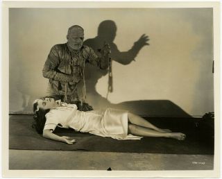 Lon Chaney Jr.  & Ramsay Ames The Mummy 