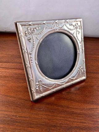 John Bull English Sterling Silver Circular Photo / Picture Frame: No Monogram