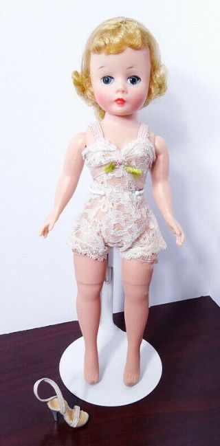 Vintage Madame Alexander Cissette Doll With Extra Clothes 3day