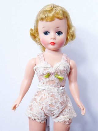 Vintage Madame Alexander Cissette Doll with Extra Clothes 3DAY 2