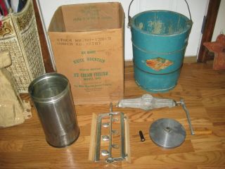 Vintage White Mountain Hand - Crank Ice Cream Freezer.  6 - Qt.  Orig.  Box.  55 Yrs Old