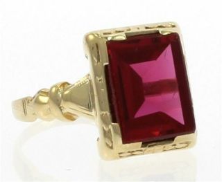 Vintage Ladies Ruby Ring in 14 kt Yellow Gold 3