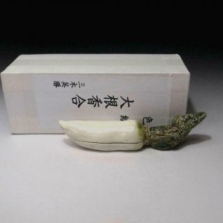 BJ9: Japanese Incense Case,  Kogo,  Shigaraki ware by Hidekatsu Miki,  White radish 2