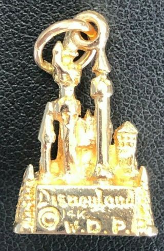 14k GOLD VINTAGE WALT DISNEY MAGIC KINGDOM CASTLE PENDANT CHARM SIGNED 2