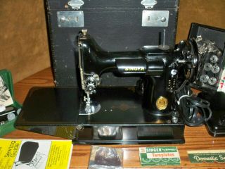 VINTAGE SINGER FEATHERWEIGHT SEWING MACHINE W/ CASE & MUCH MORE AG 539420 2