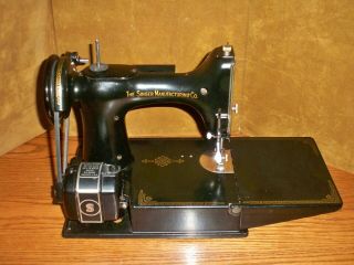 VINTAGE SINGER FEATHERWEIGHT SEWING MACHINE W/ CASE & MUCH MORE AG 539420 6