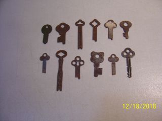 Estate Find Of 12 Different Old Assorted Vintage Rusty Unique Flat Keys