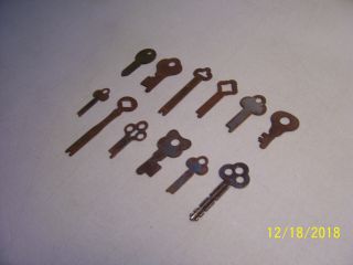 Estate Find of 12 Different Old Assorted Vintage Rusty Unique Flat Keys 2