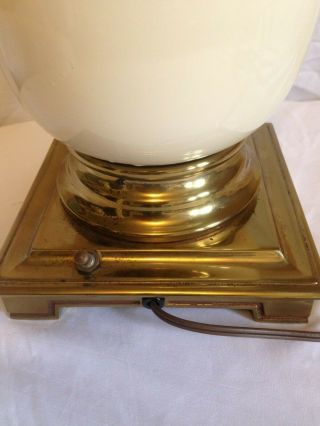 Vintage Stiffel Brass & White Ceramic Ostrich Egg Table Lamp Holly wood Regency 5