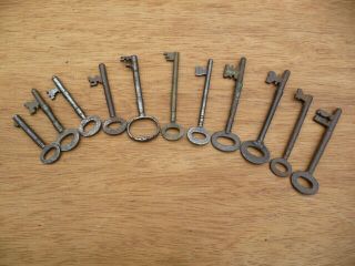 11 Old Antique/vintage Assorted Rusty Keys