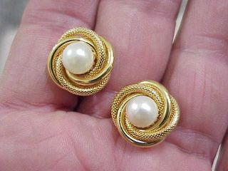 559 Solid 18k Gold Italian Lustre Pearls Round Infinity Earrings Marked Gold