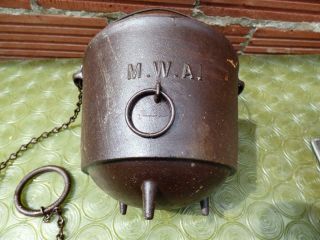 Antique WAGNER 6 Cast Iron Kettle 3 footed Pot Pan w/ handle,  Ring Chain M.  W.  A. 3