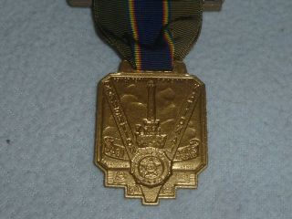 VINTAGE AMERICAN LEGION MEDAL CHICAGO WATER TOWER CONVENTION COMMITTEE 1944 8