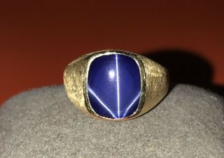 Vintage 1960s 14k Solid Yellow Gold Ring/4 ctw.  Blue Star sapphire,  5.  6 grams 2