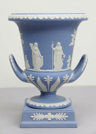 Vintage Wedgwood Jasperware Light Blue Campana Urn Vase Frog Classical Figures