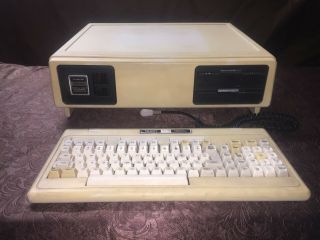 Vintage Tandy Trs - 80 Model 2000 Personal Computer
