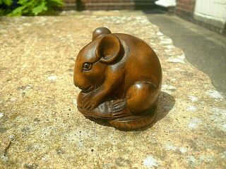 Hand Carved Wood Netsuke Mouse Or Rat With Clam Shell Collectable Boxwood Figure